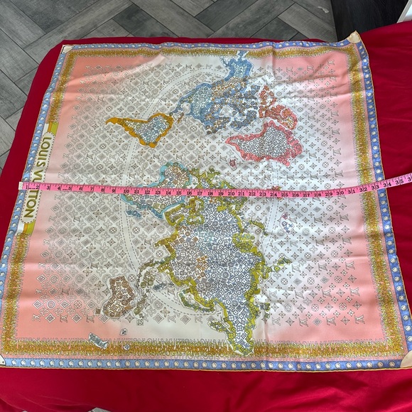 Louis Vuitton Multicolor Monogram World Map Print Silk Square Scarf new with box - Picture 3 of 10